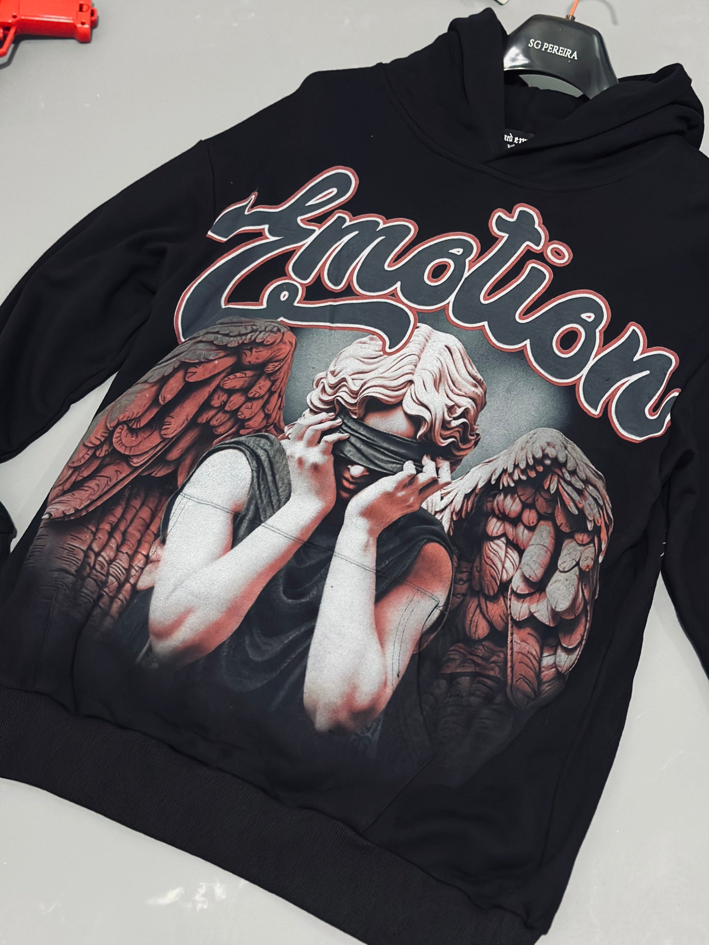 HOODIES EMO NEGRO ANGEL ROJO