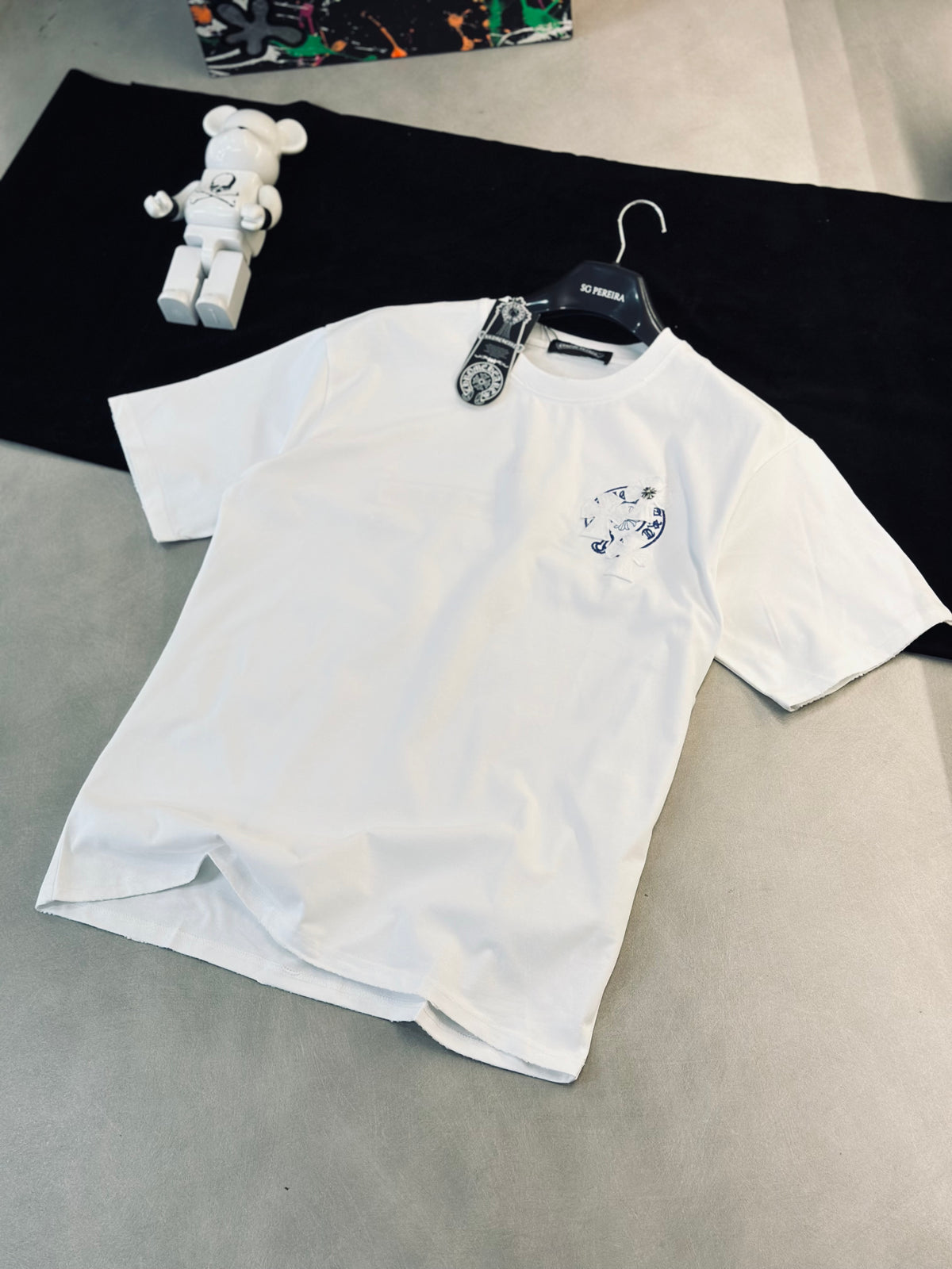 CAMISETA OVERSIZE CHR BLANCA LOGO AZUL CRUCES BLANCA