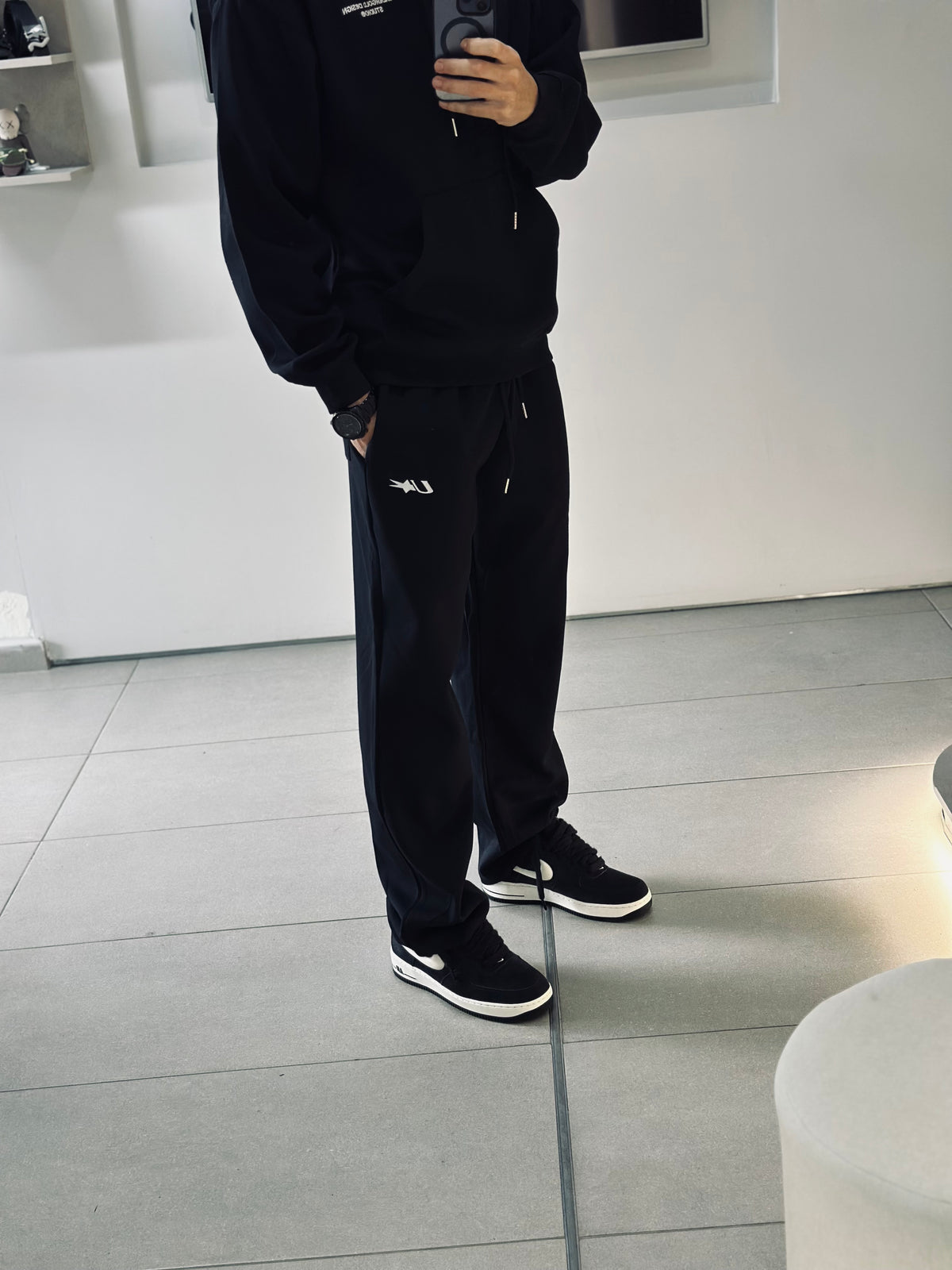 CONJUNTO UND NEGRO CLASICO UND BLANCO