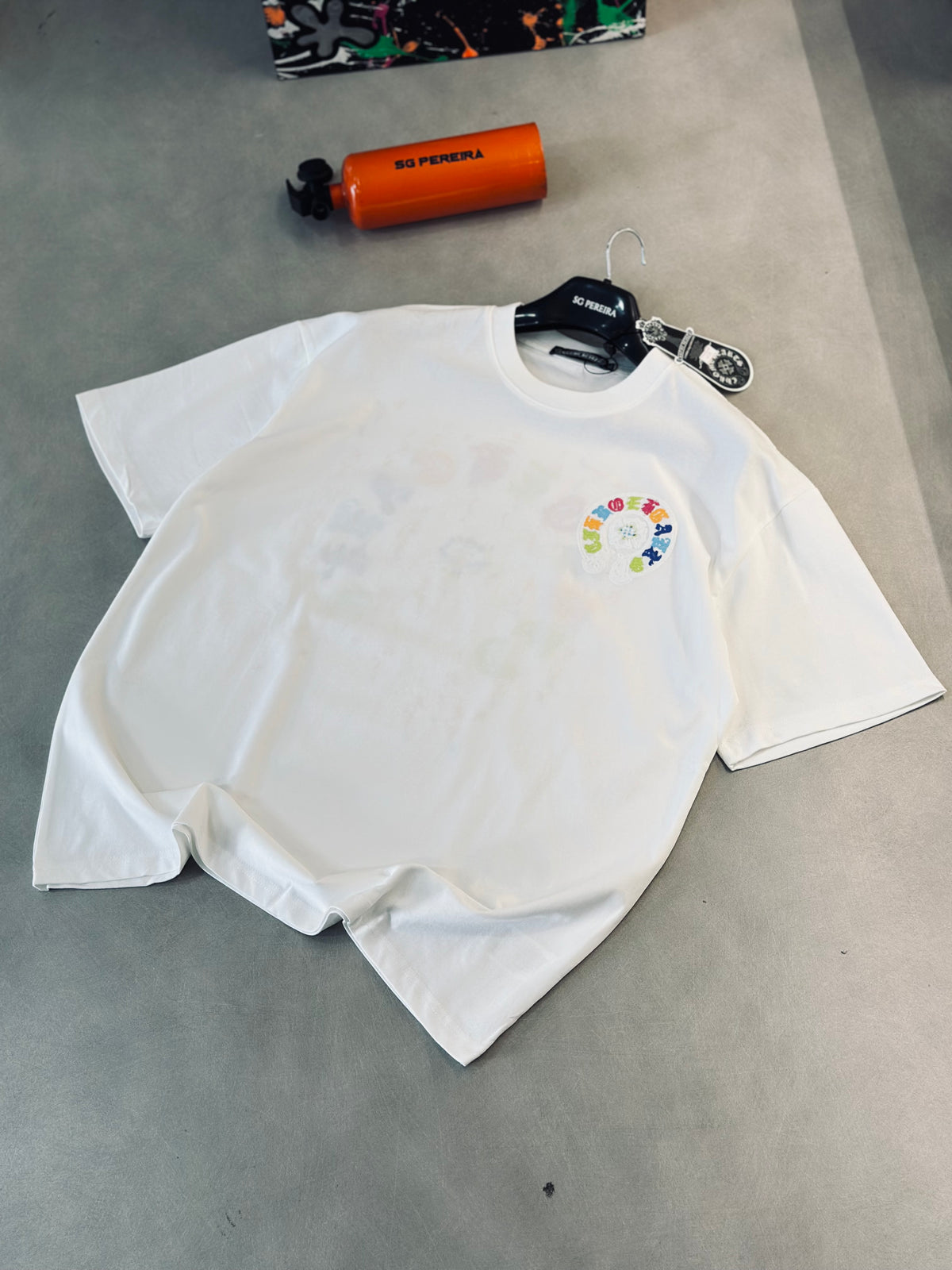 CAMISETA OVERSIZE CHR BLANCA LOGO COLORIDO