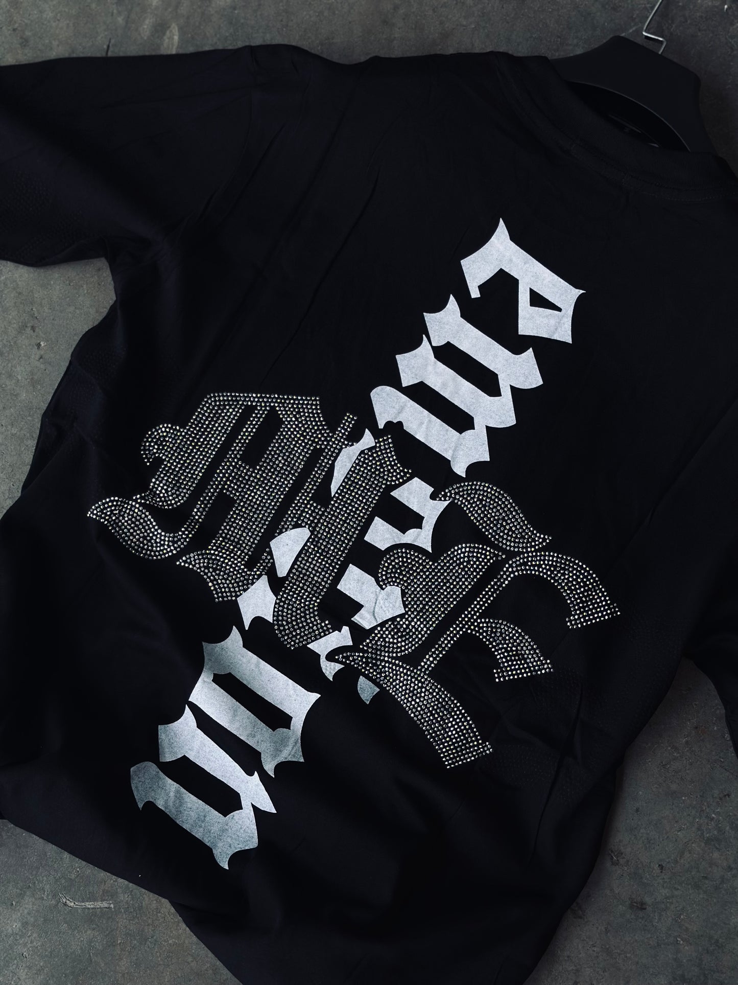 CAMISETA OVERSIZE MIX NEGRA ASTRONAUTA