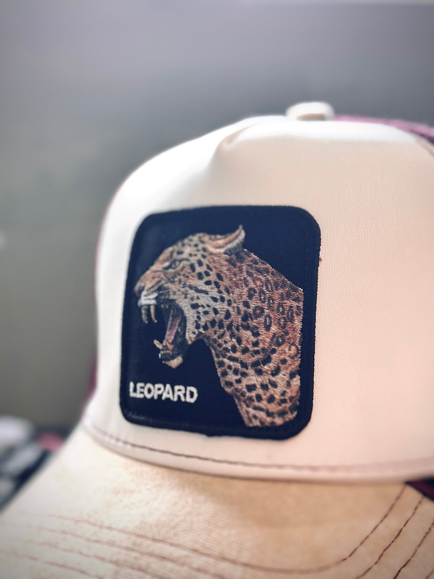 GORRA PREMIUM GOO VINOTINTO LEOPARDO