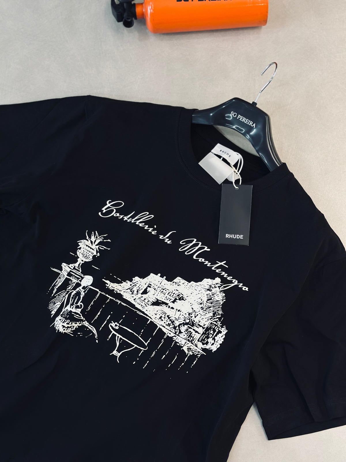 CAMISETA OVERSIZE RHU NEGRA MONTENEGRO
