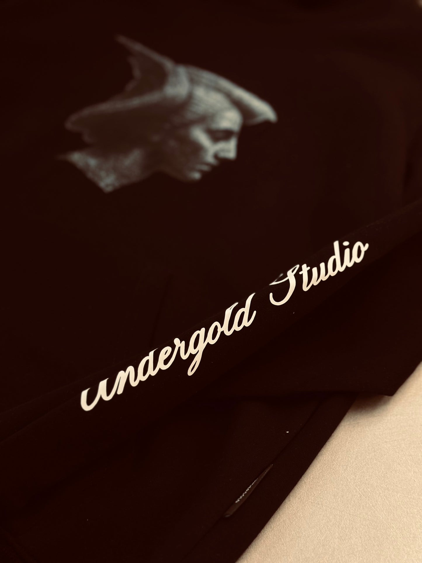 HOODIE UND NEGRO ROSTRO FRONTAL