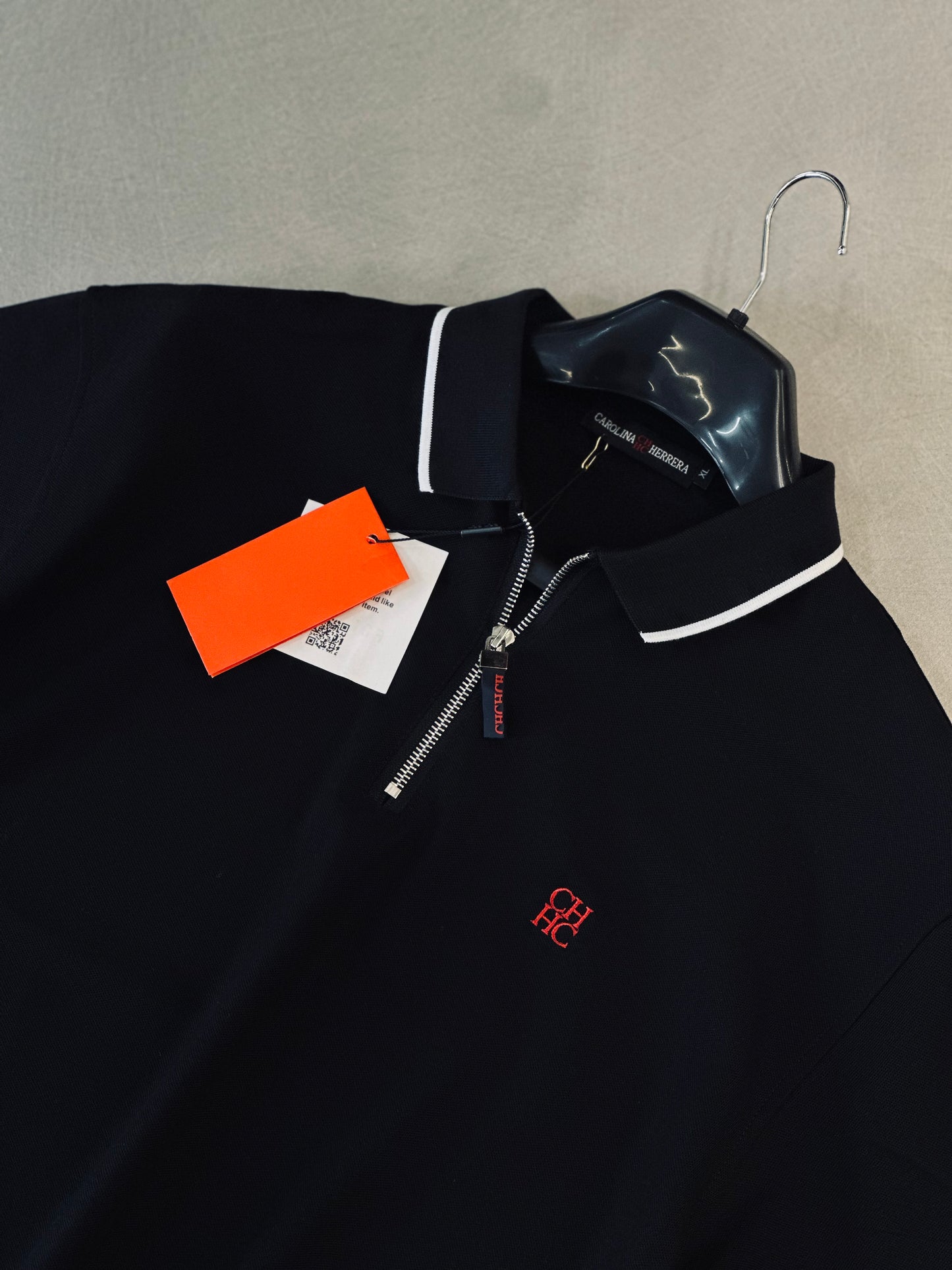 CAMISETA POLO CAR NEGRA CREMALLERA CH ROJO