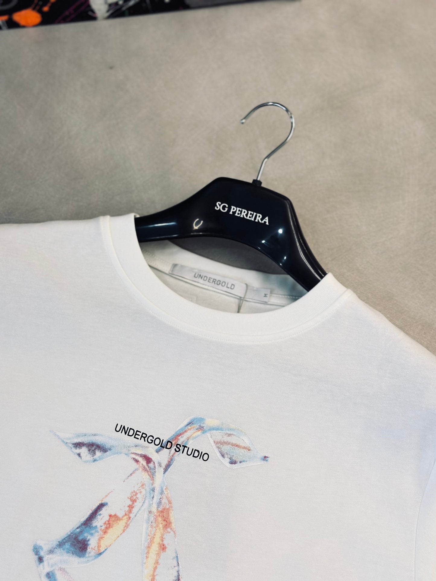 CAMISETA SLIM UND BLANCA ABSTRACTO