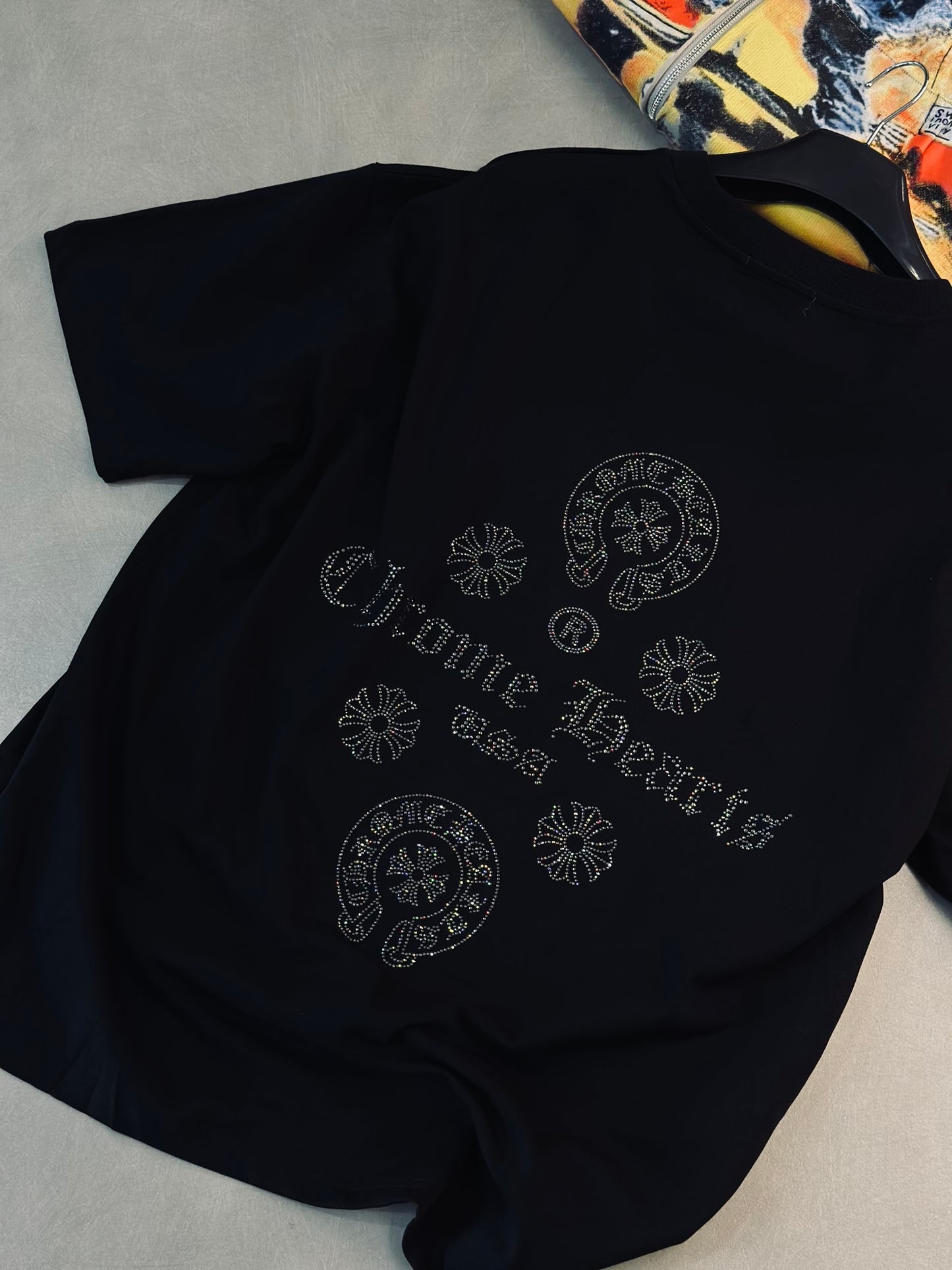 CAMISETA OVERSIZE CHR NEGRA RHINESTONE LOGO