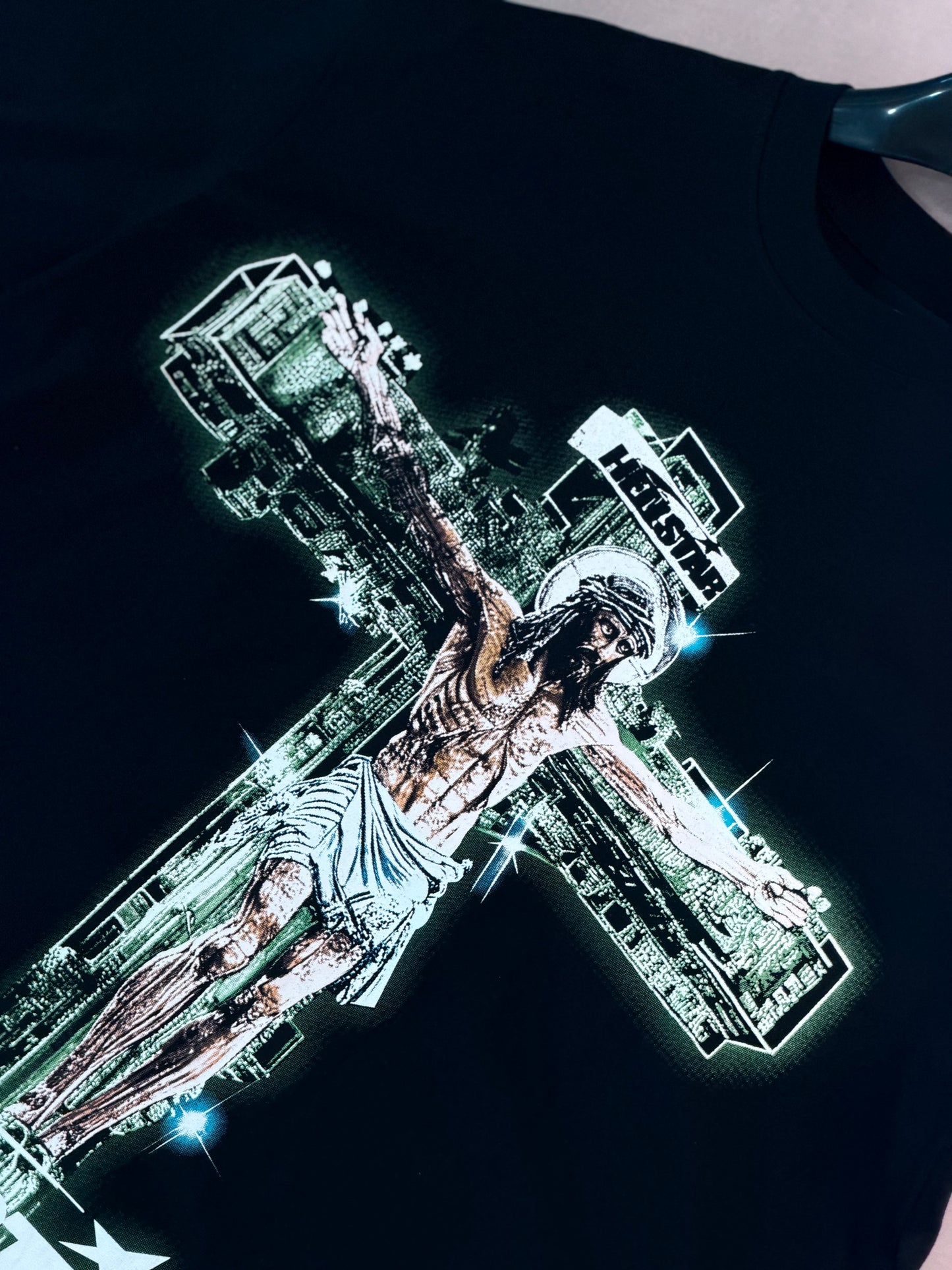 CAMISETA OVERSIZE HEL NEGRA JESUS CRUZ VERDE