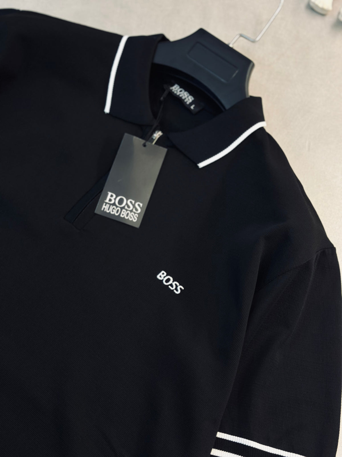 CAMISETA POLO BOS NEGRA TEJIDO BOS BLANCO