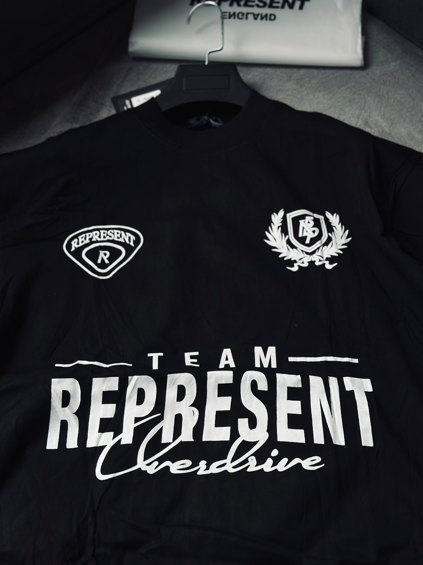 CAMISETA OVERSIZE REP NEGRA TEAM CHAMPION