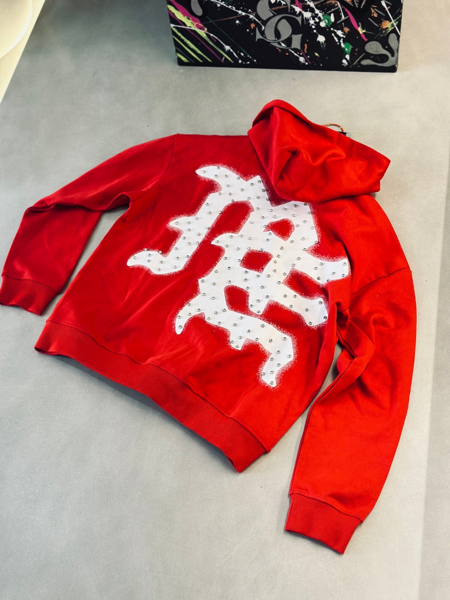 CHAQUETA EMO ROJA RHINESTONE NEVER LOGO BLANCO