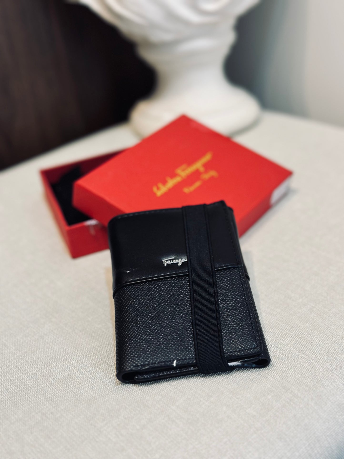 BILLETERA SAL NEGRA VERTICAL MITAD CUERINA
