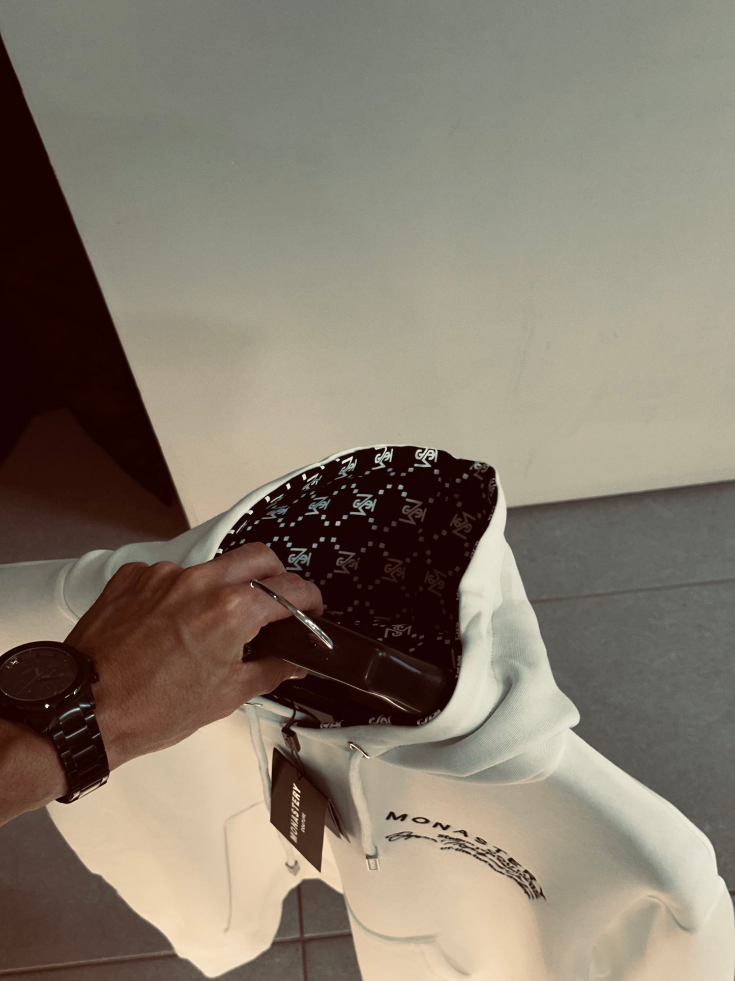 HOODIE MON BLANCO DISEÑO CAPOTA