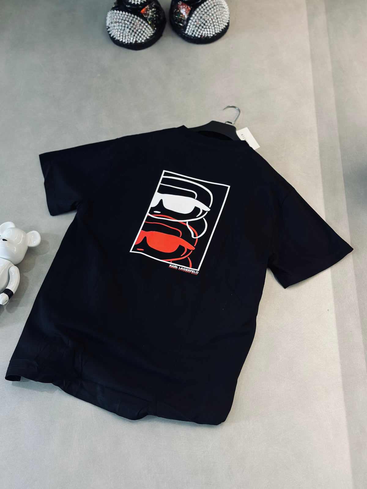 CAMISETA SLIM KAR NEGRA LOGO NARANJA