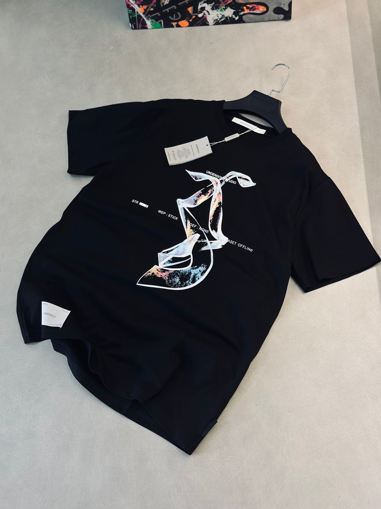 CAMISETA SLIM UND NEGRA ABSTRACTO