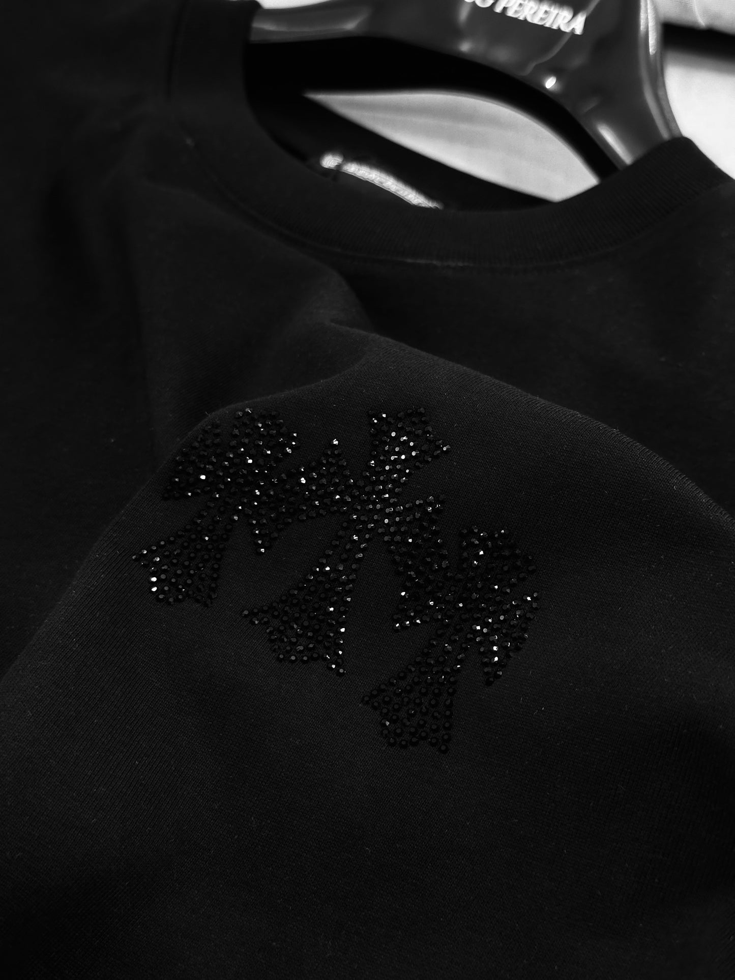CAMISETA OVERSIZE CHR NEGRA 3 CRUCES RHINESTONE NEGRO