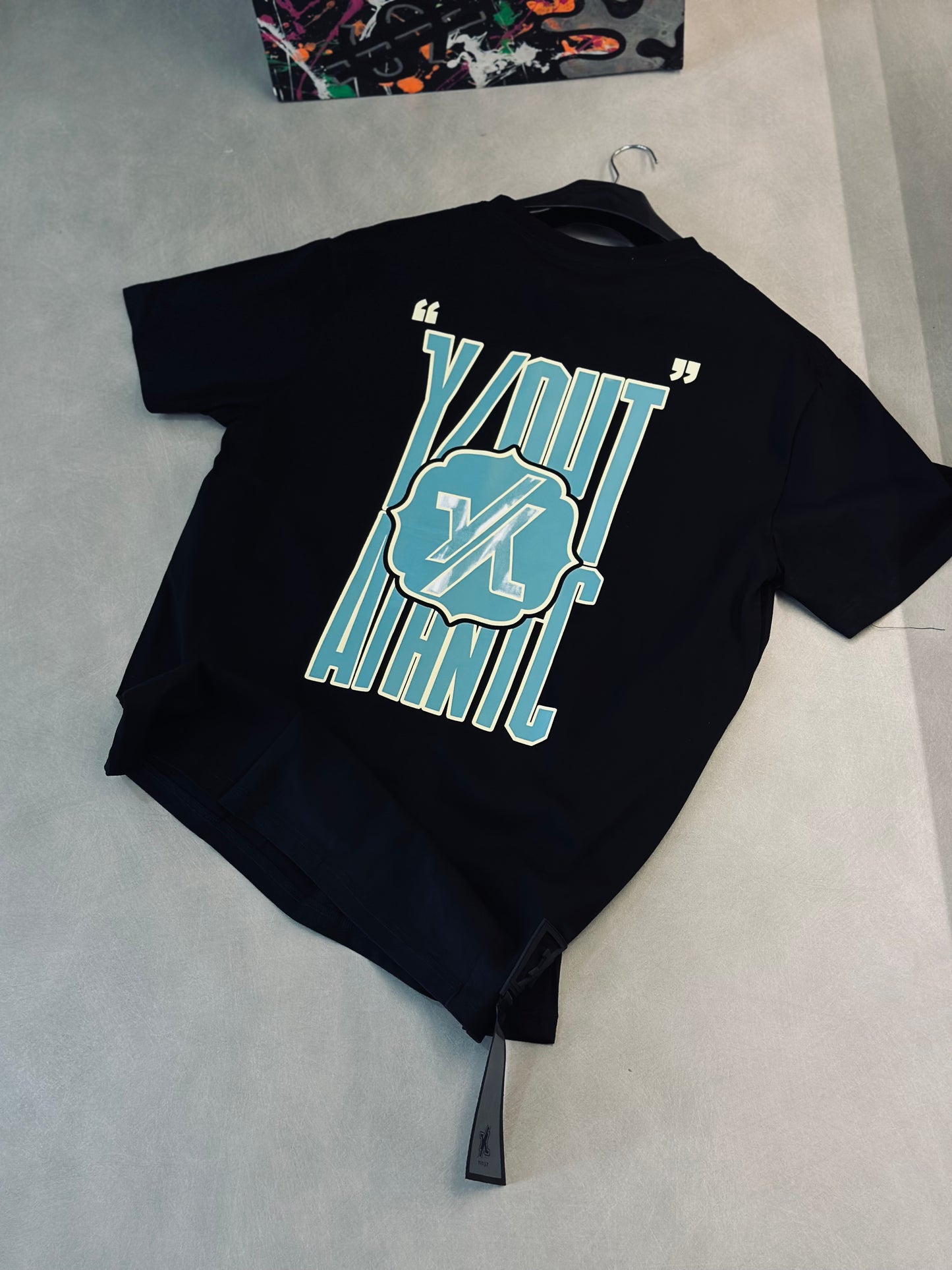 CAMISETA SLIM YOU NEGRA LOGO AZUL