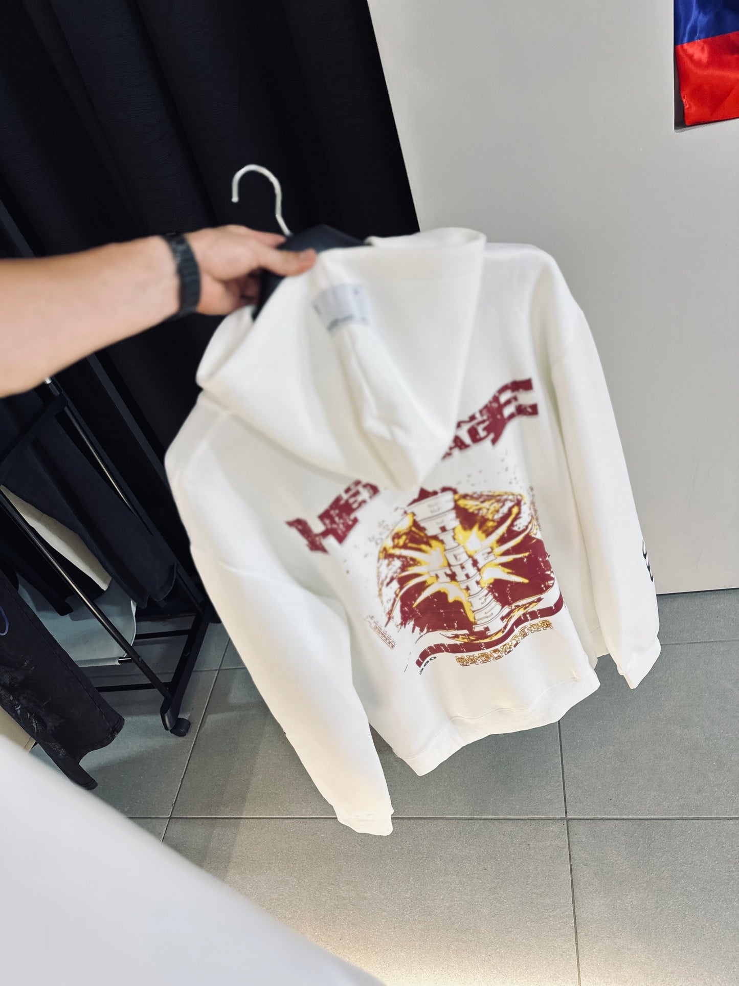 HOODIE UND BLANCO ESFERA TRASERA