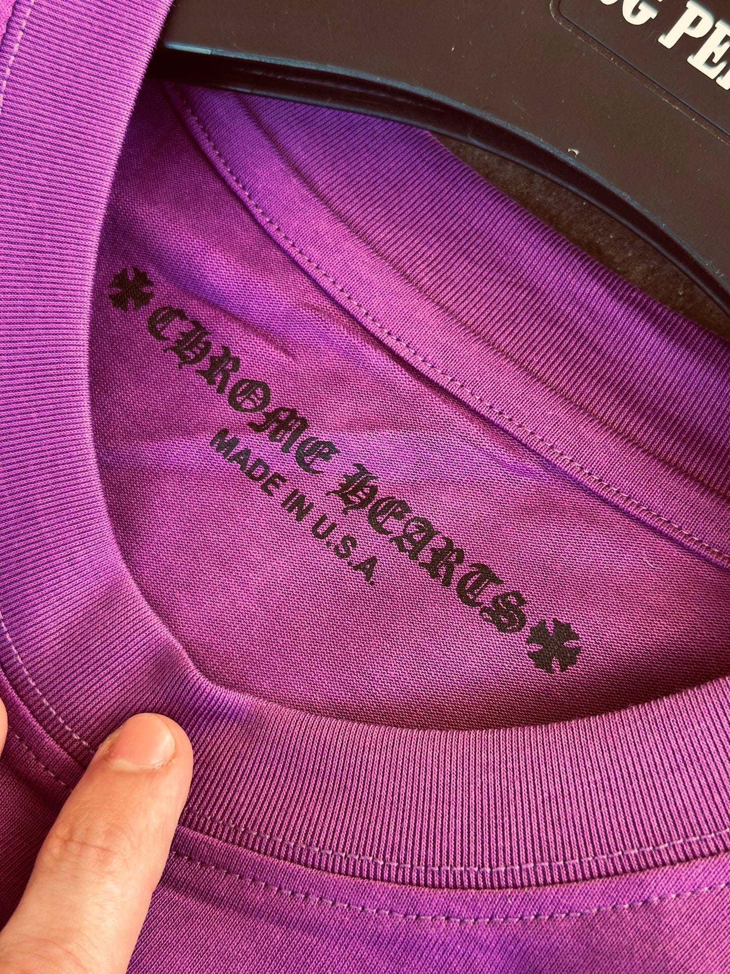 CAMISETA OVERSIZE CHR MORADA LETRA NARANJA