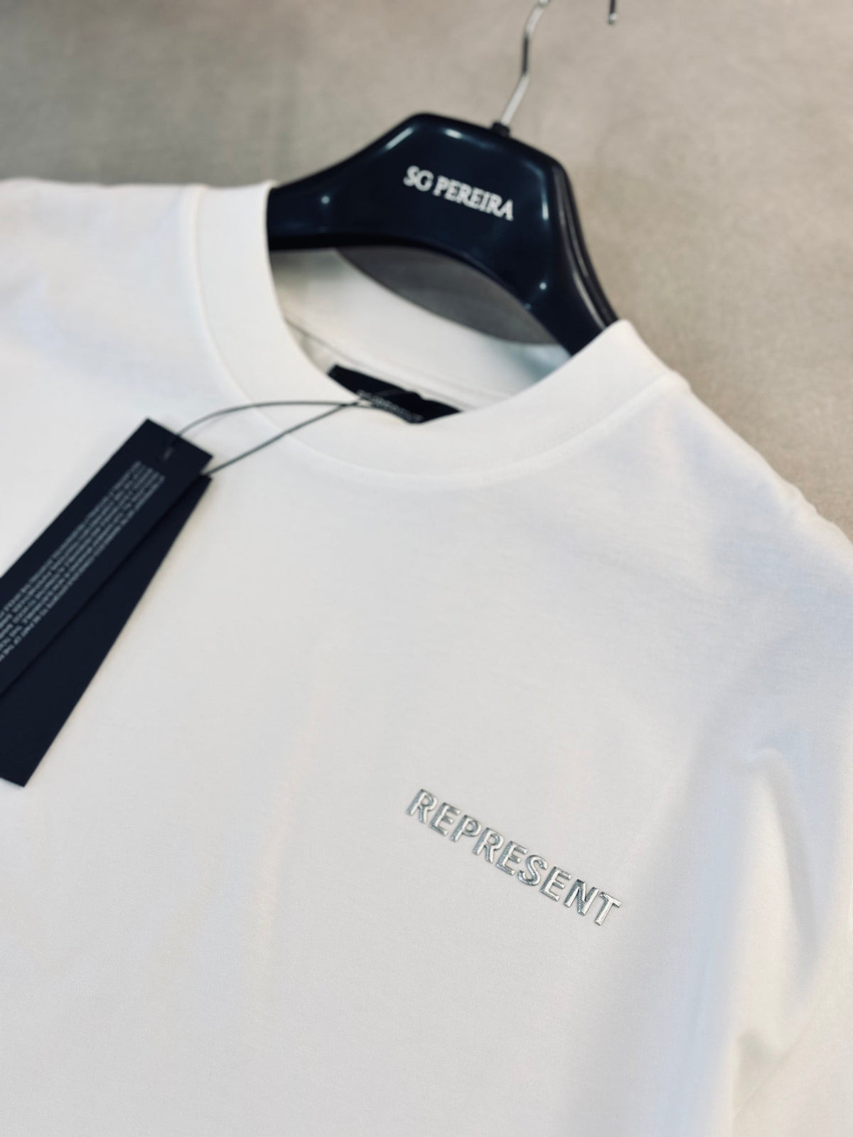CAMISETA OVERSIZE REP BLANCA REP PLATEADO