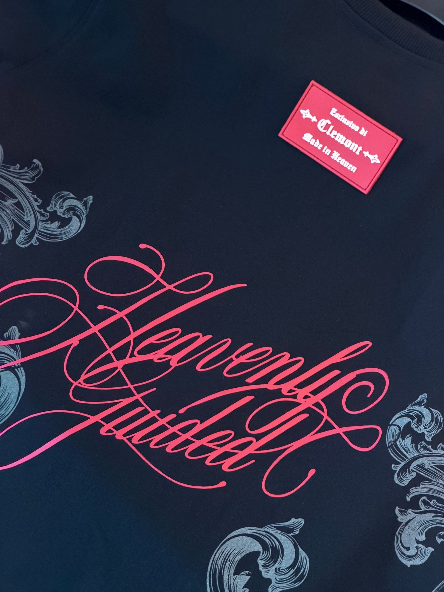 CAMISETA OVERSIZE CLE NEGRA HEAVENLY MARCOS