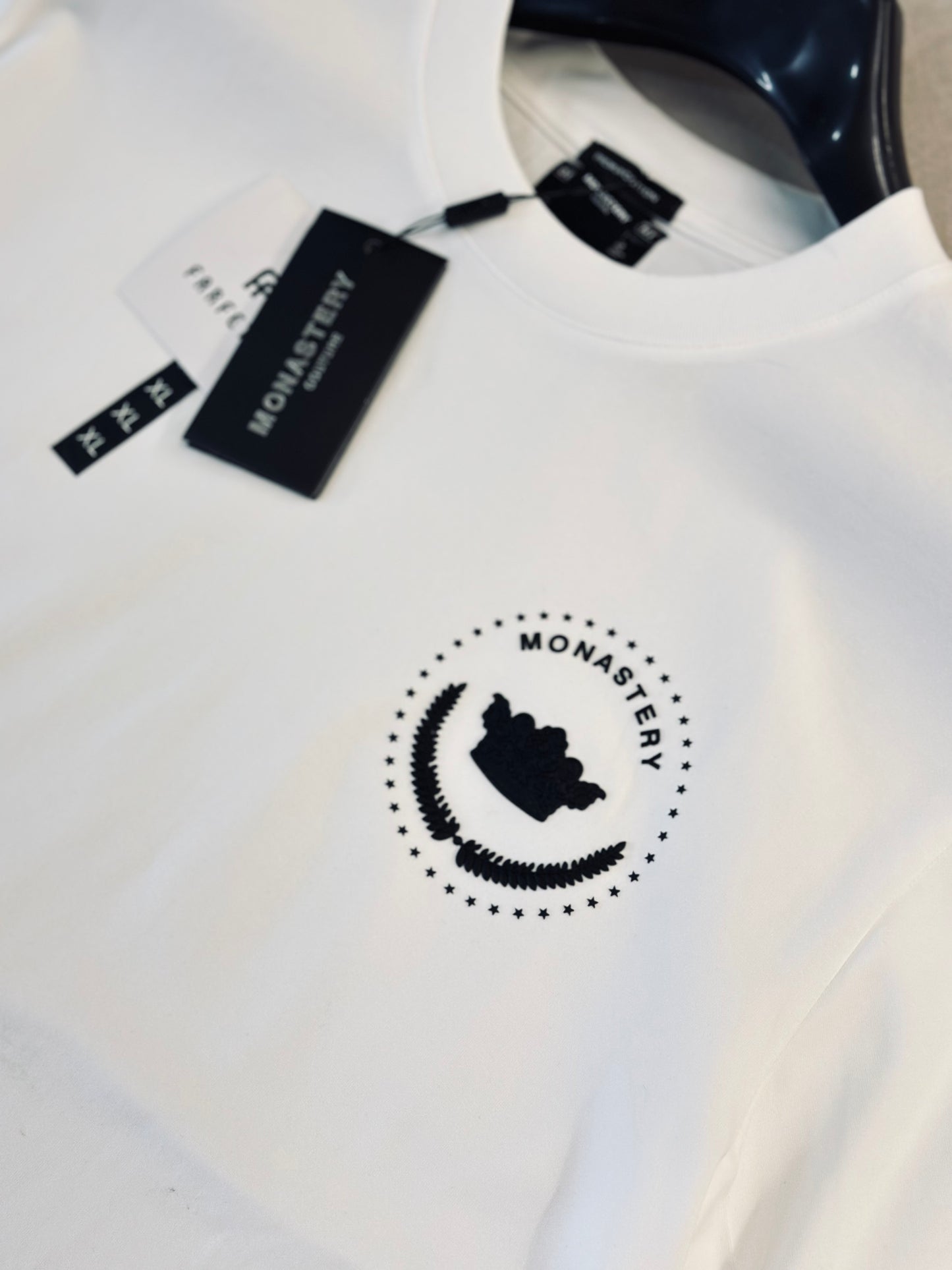 CAMISETA SLIM MON BLANCA CORONA ENGOMADA