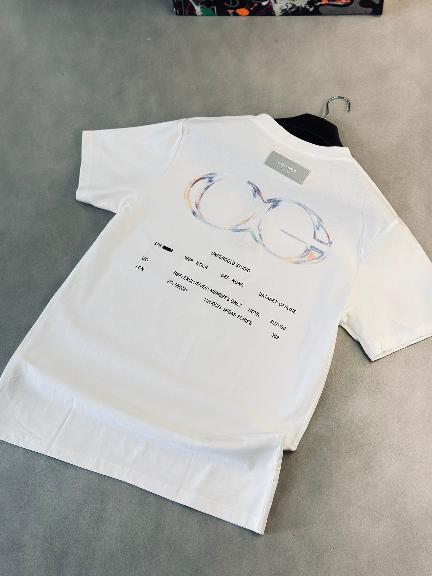 CAMISETA SLIM UND BLANCA ABSTRACTO