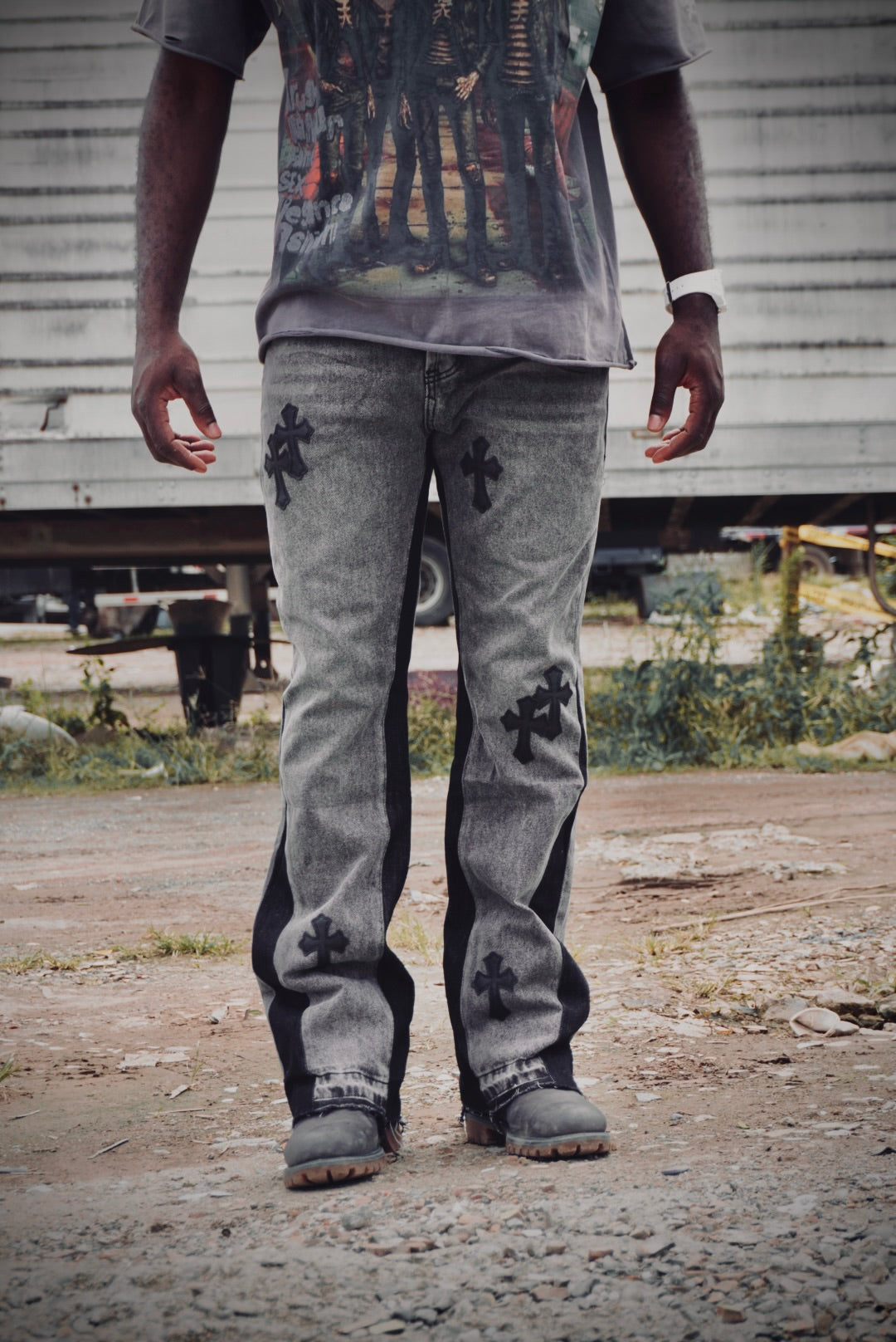 JEAN GAL NEGRO CRUCES NEGRAS