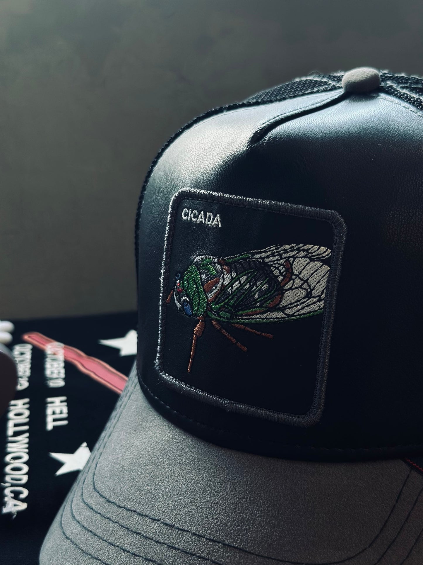 GORRA PREMIUM GOO NEGRA CUERINA MOSCO