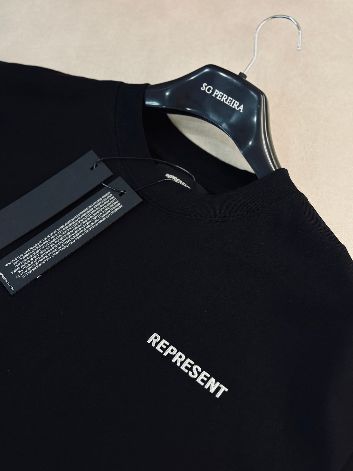 CAMISETA OVERSIZE REP NEGRA REP PLATEADO