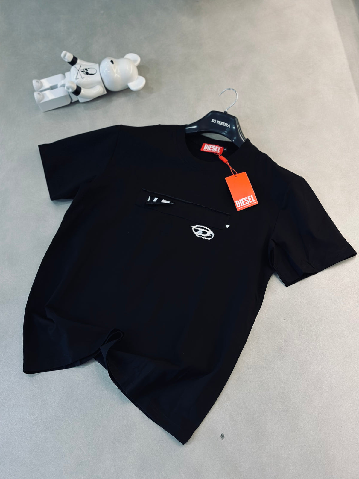CAMISETA SLIM DIE NEGRA RECORTE