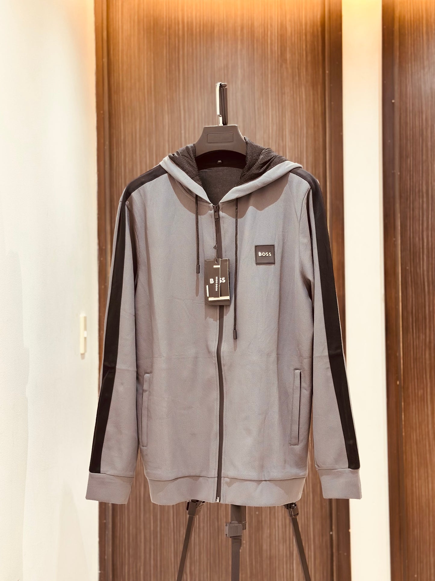 CONJUNTO DE LUJO HUG GRIS PLACA METALICA