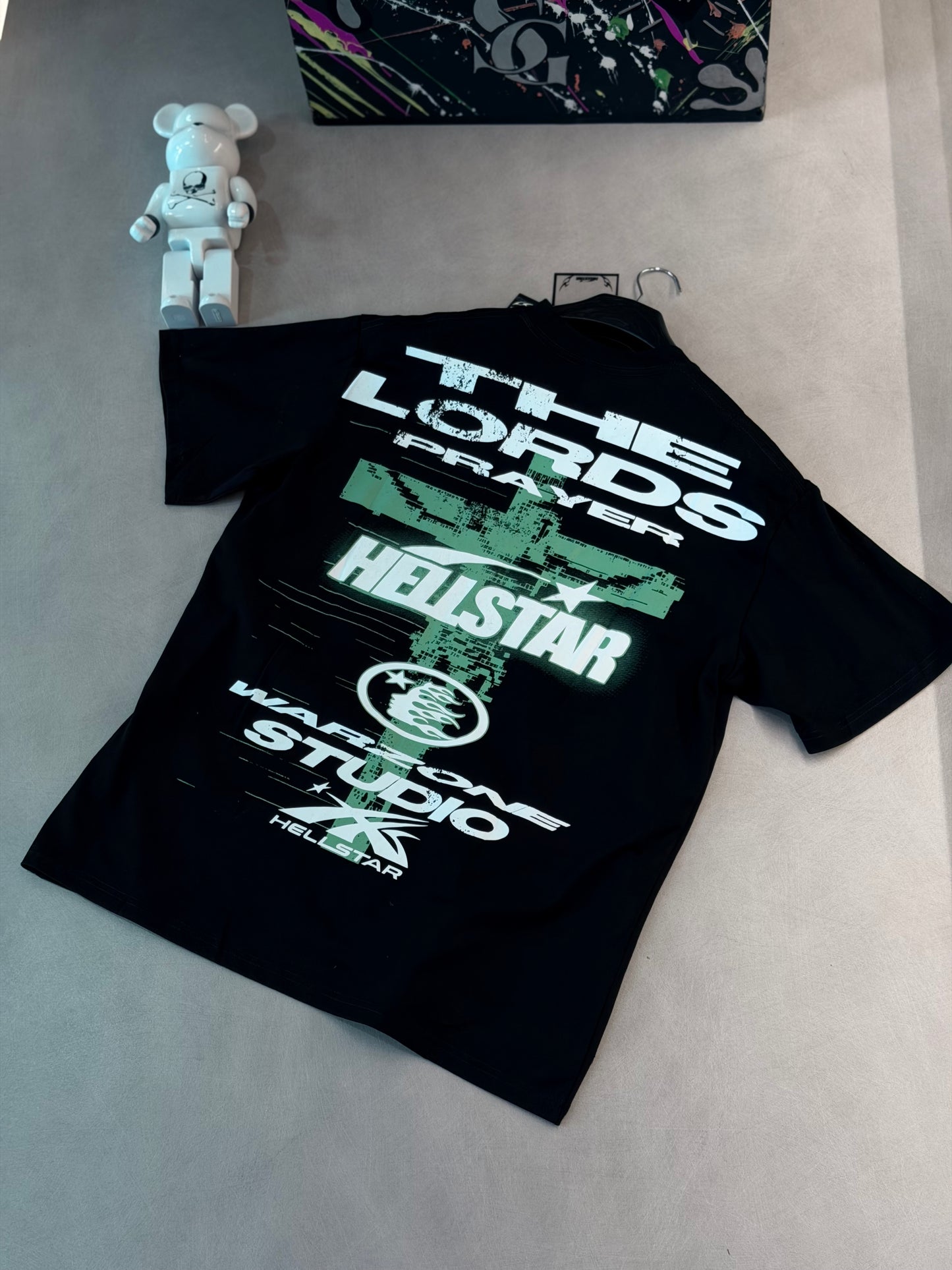 CAMISETA OVERSIZE HEL NEGRA JESUS CRUZ VERDE