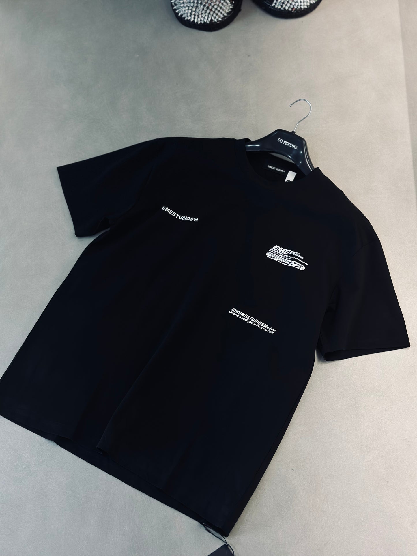 CAMISETA OVERSIZE EME NEGRA ARCHIVES