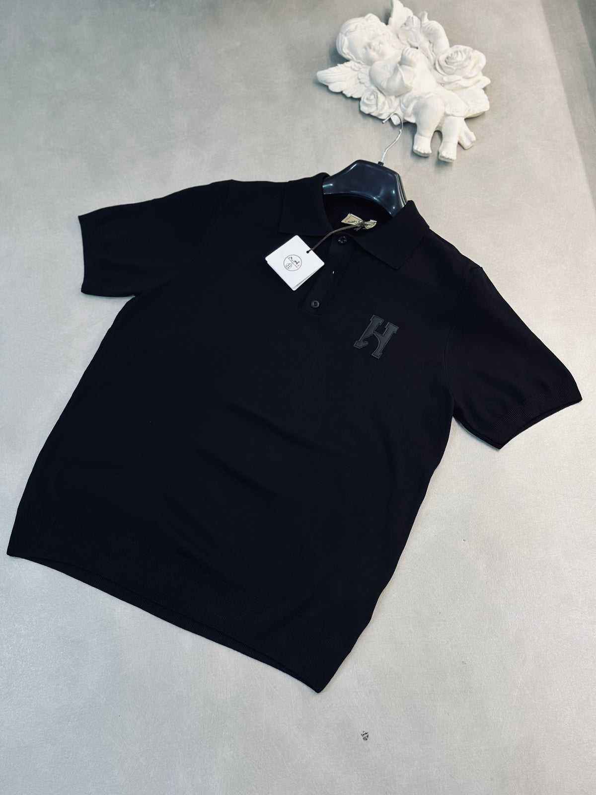 CAMISETA POLO HER NEGRA TEJIDO H CUERINA