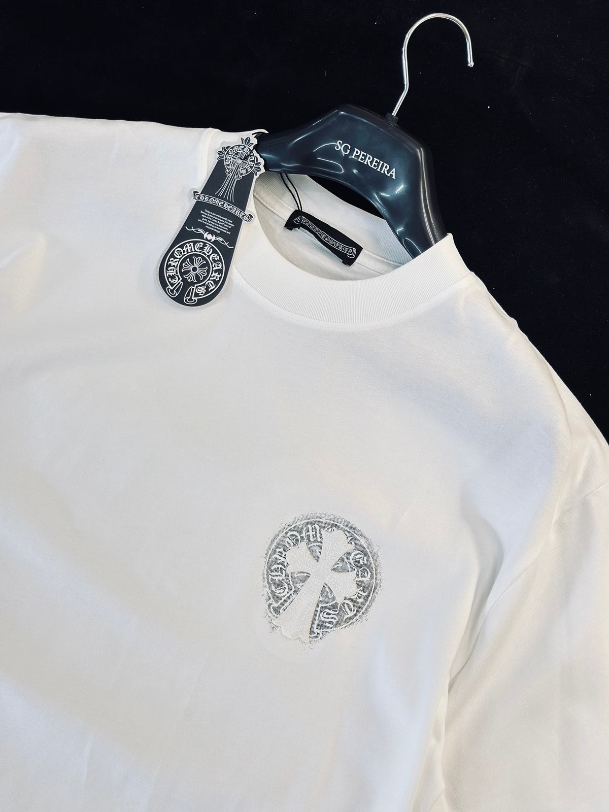 CAMISETA OVERSIZE CHR BLANCA CRUZ FONDO GRIS