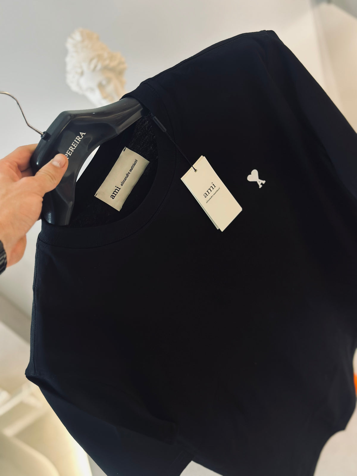 CAMISETA OVERSIZE AMI NEGRA CORAZON BLANCO