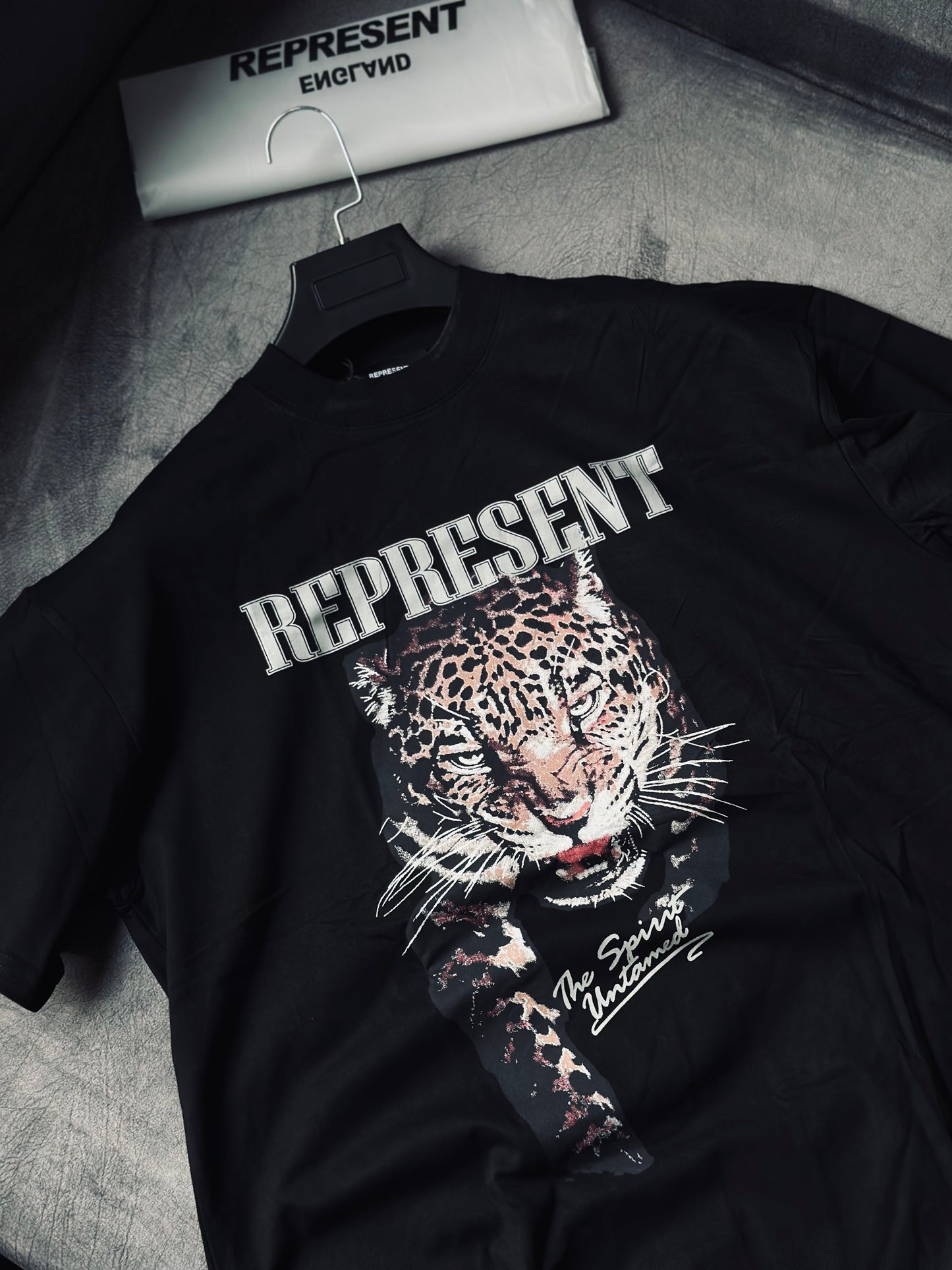 CAMISETA OVERSIZE REP NEGRA TIGRE