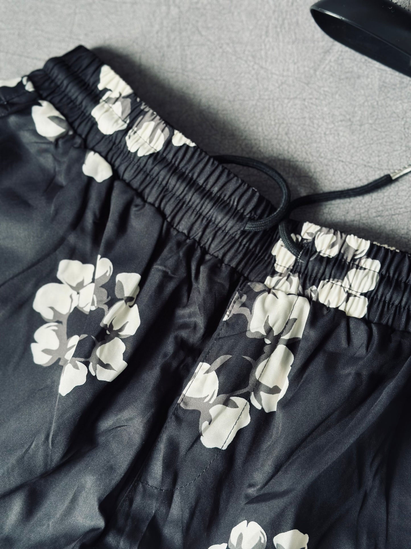 PANTALONETA PLAYERA DEN NEGRA FLORES