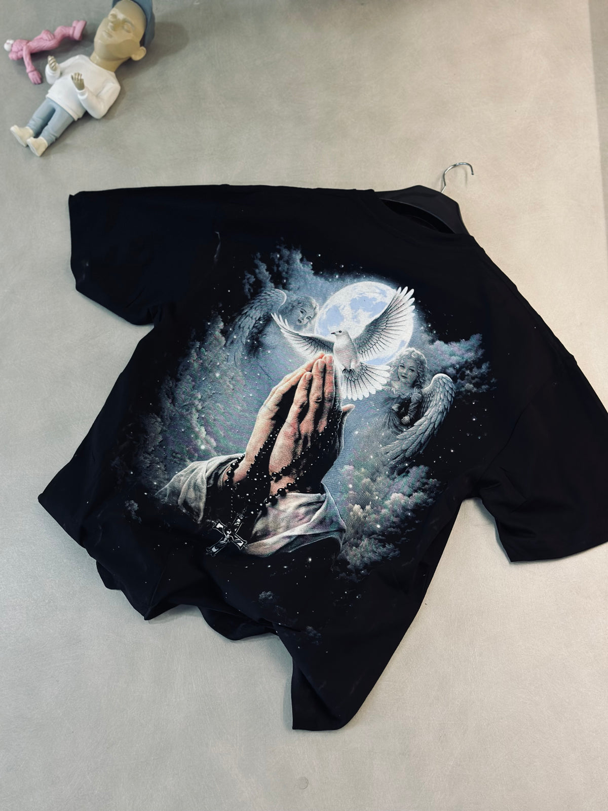 CAMISETA OVERSIZE EMO NEGRA RHINESTONE ANGELES ROSAS