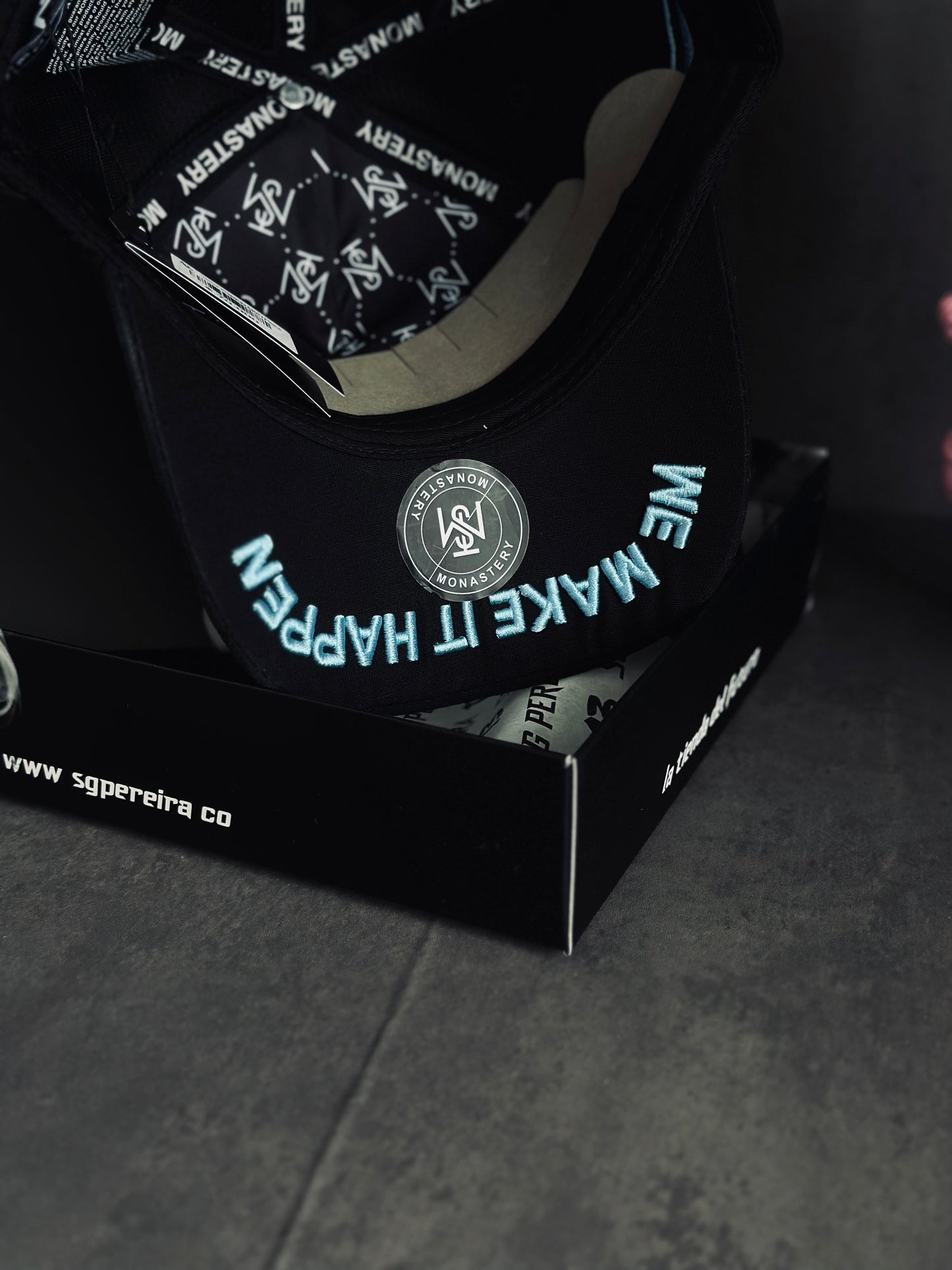 GORRA PREMIUM MON NEGRA WE MAKE IT AZUL