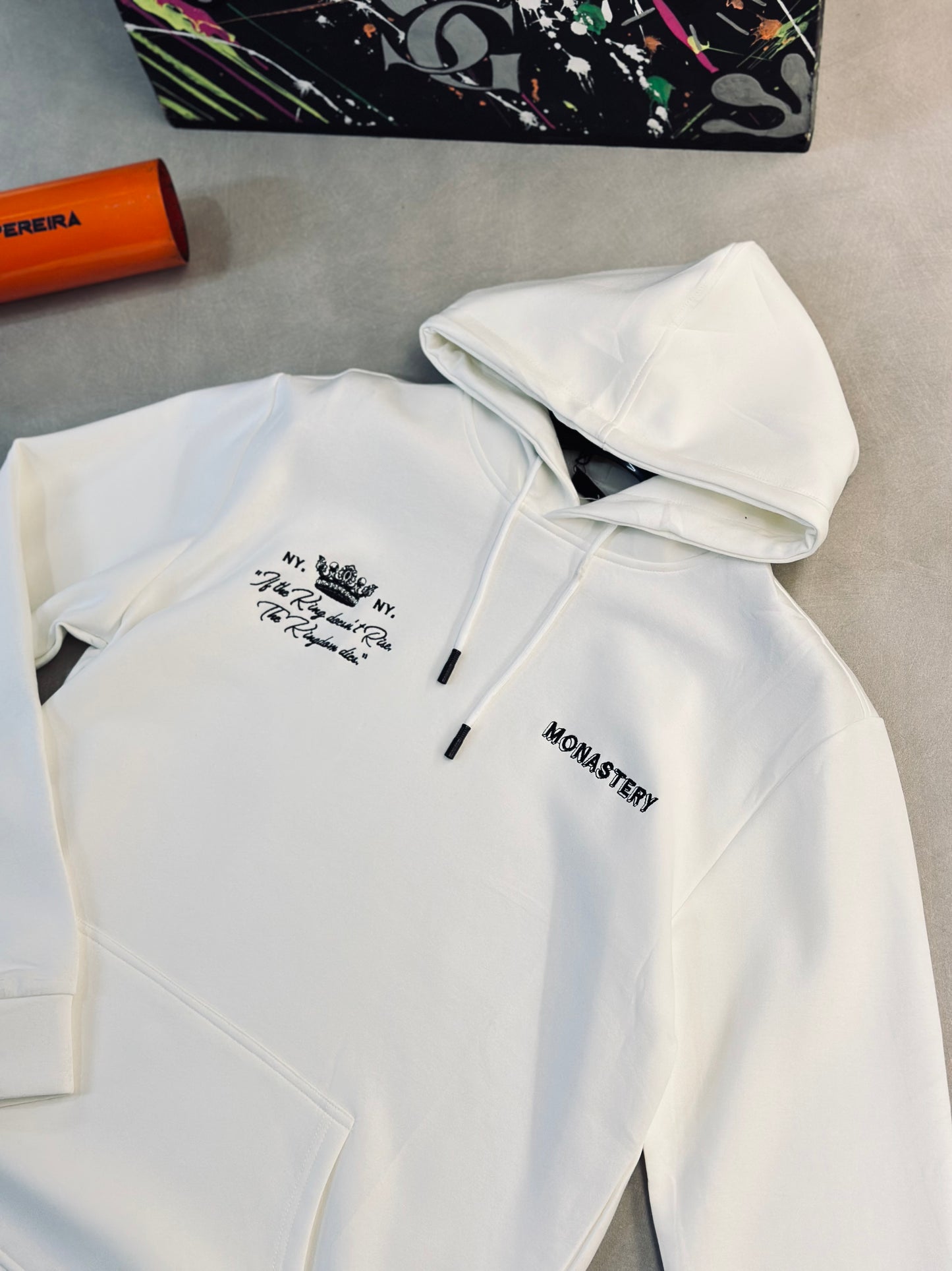 HOODIE MON BLANCO CORONA BORDADO