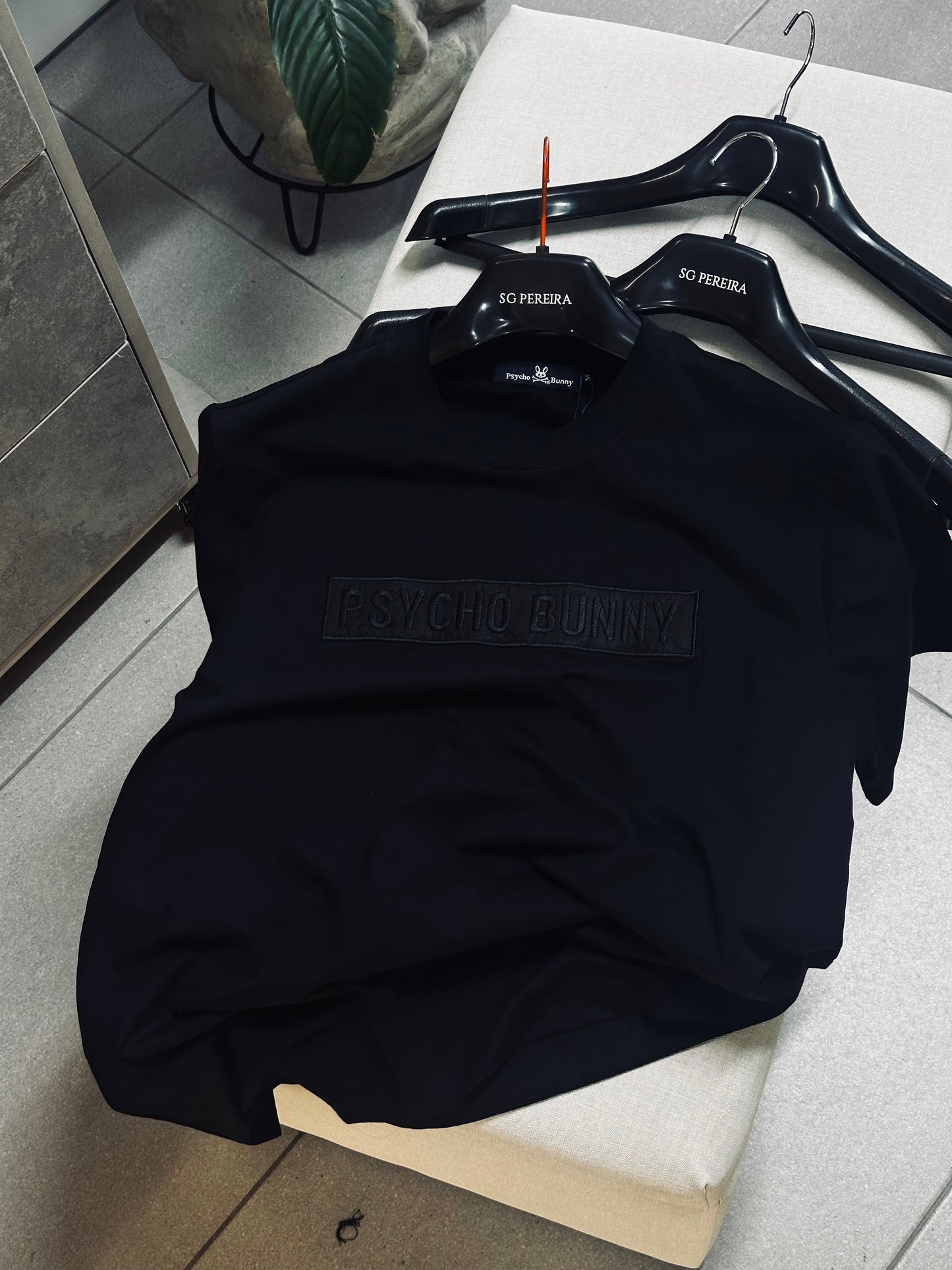 CAMISETA SLIM PSY NEGRA TEJIDO NOMBRE