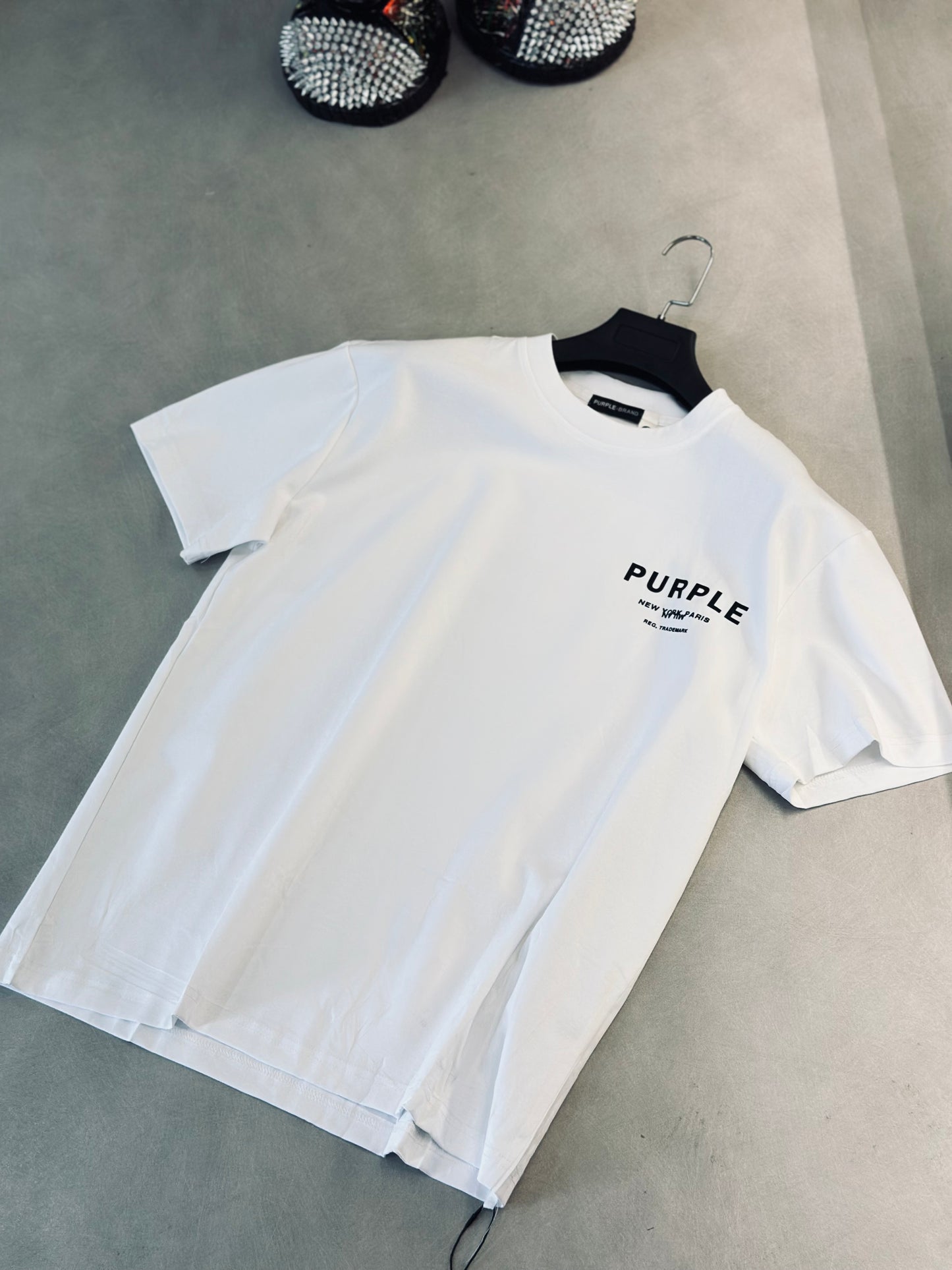 CAMISETA OVERSIZE PUR BLANCA LATERAL NEGRA
