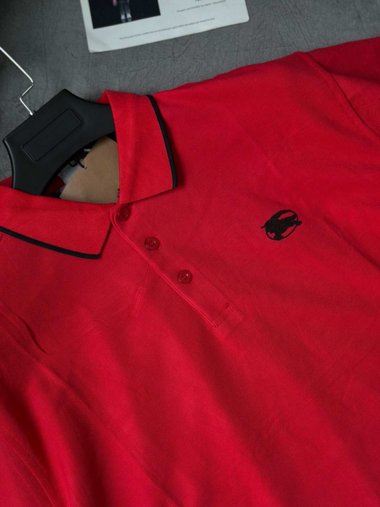 CAMISETA POLO BUR ROJA LOGO GOMA