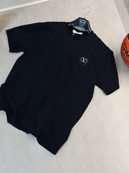 CAMISETA SLIM VAL NEGRA V CORONA AZUL