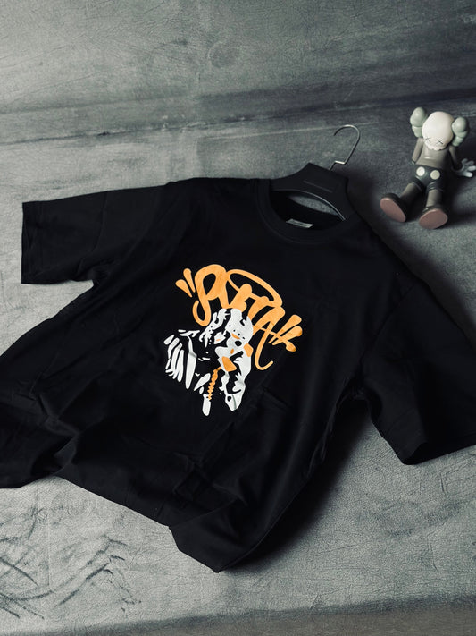 CAMISETA OVERSIZE SYN NEGRA DETALLE NARANJA