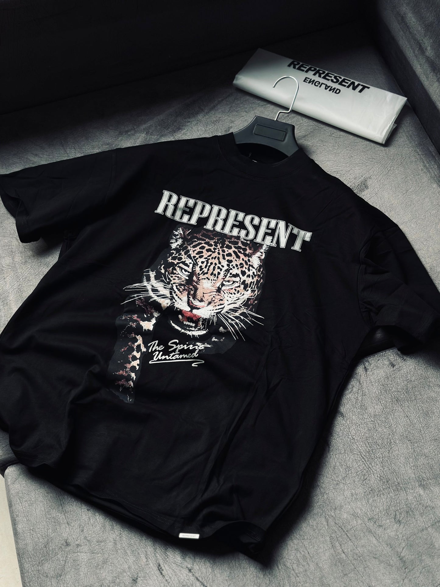 CAMISETA OVERSIZE REP NEGRA TIGRE