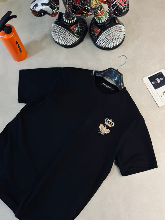 CAMISETA SLIM DOL NEGRA CORONA ABEJA