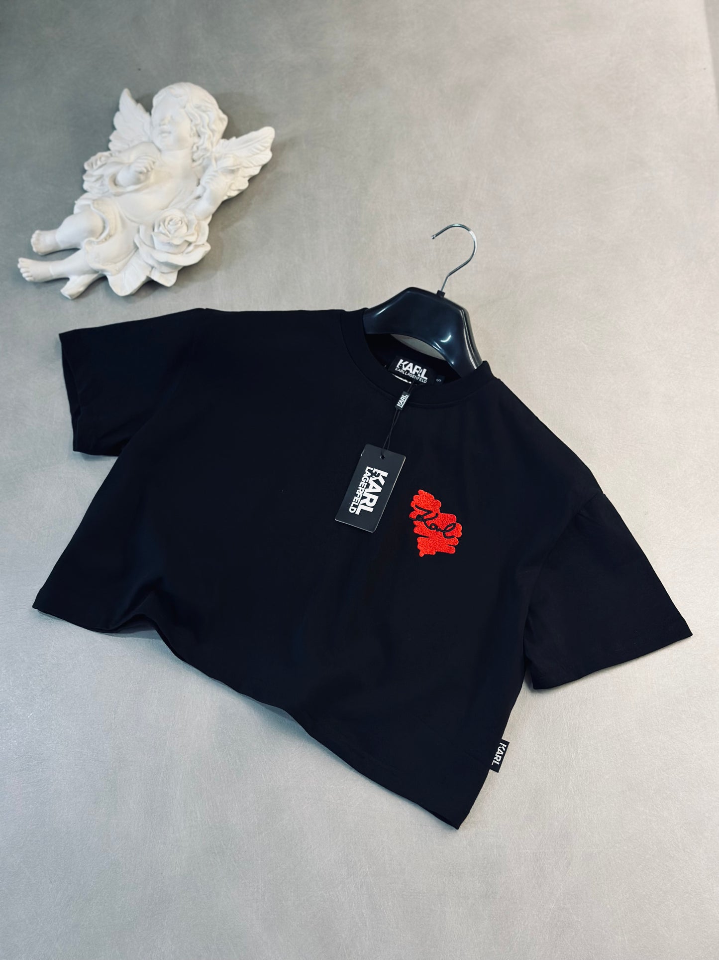 CROPTOP OVERSIZE KAR NEGRA CORAZON ROJO